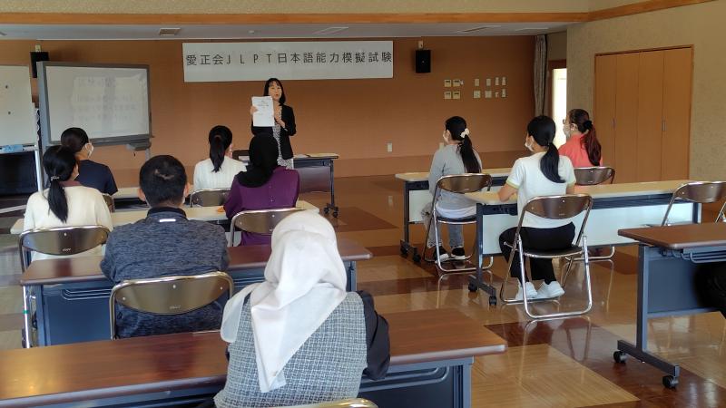 センター長より試験の説明を受けています！